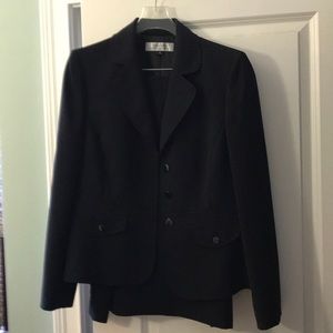 Tahari 2 piece suit